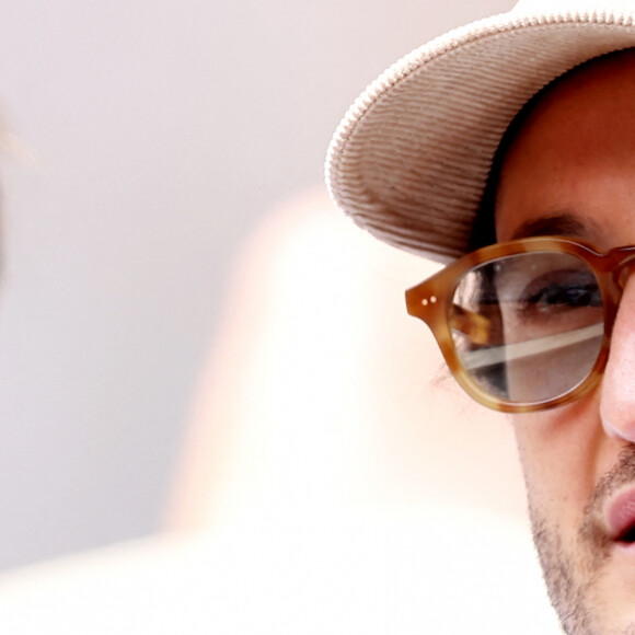 Pierre Niney en tribunes lors des Internationaux de France de tennis de Roland Garros 2023, à Paris, France, le 9 juin 2023. © Jacovides-Moreau/Bestimage 