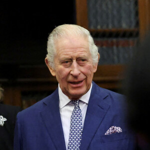 le roi Charles III visite les cours royales de justice du centre de Londres pour célébrer le travail du Service des cours et tribunaux de sa Majesté avec le personnel et les bénévoles des cours royales de justice. Le Roi entendra parler du travail des magistrats bénévoles qui ont soutenu le système judiciaire et du travail de sensibilisation entrepris par les juges et magistrats de la diversité et des relations communautaires. Date de la photo : jeudi 14 décembre 2023. 