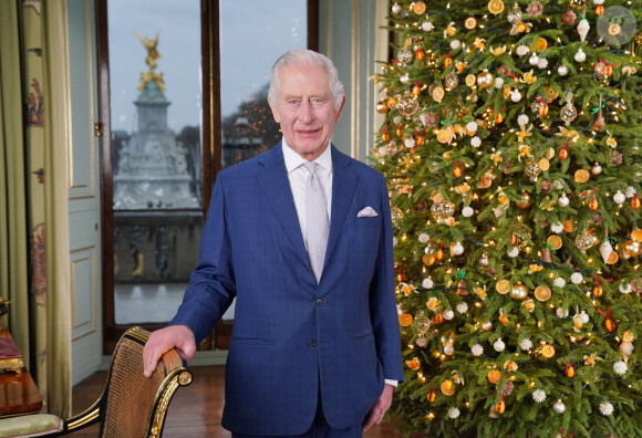 Le roi Charles III d'Angleterre adresse ses voeux pour les fêtes depuis la palais de Buckingham à Londres, le 23 décembre 2023. 