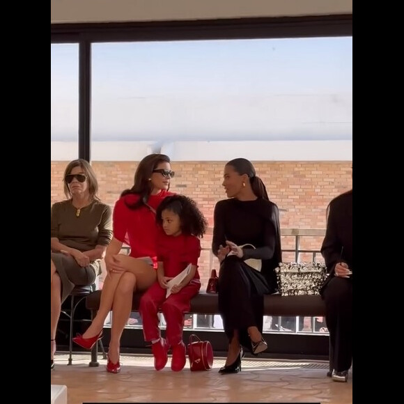 Mais également Kylie Jenner et sa fille Stormi, son 'mini-moi'.
Défilé Jacquemus @ Instagram/Tina Kunakey