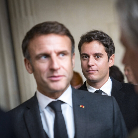 Emmanuel Macron et Gabriel Attal - Le président de la République et Gabriel Attal lors de l'inauguration de la Cité internationale de la langue française à Villers-Cotterêts. Le 30 octobre 2023 © Gabrielle Cezard / pool / Bestimage 