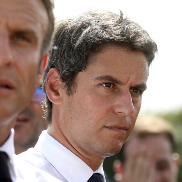 Le président français Emmanuel Macron et Gabriel Attal se rendent dans les Pyrénées-Atlantiques, à Orthez, aux côtés des élèves et personnels du collège Daniel Argote, à l'occasion de la rentrée scolaire, France, le 5 septembre 2023. © Stéphane Lemouton/Bestimage 