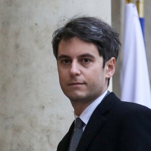 D'autres avantages sont proposés en plus d'un salaire généreux : un service de voiture et de chauffeurs, des voyages gratuits et à volonté ou encore des résidences secondaires... 
Le Premier ministre, Gabriel Attal à son arrivée au conseil des ministres, au palais de l'Elysée, Paris, le 13 septembre 2023 © Stéphane Lemouton / Bestimage