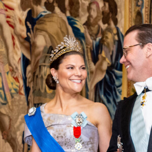 Tout comme la princesse Victoria, saluée pour le recyclage de sa robe. 
La princesse Victoria de Suède et le prince Daniel - Dîner d'Etat pour la visite du président Emmanuel Macron et de sa femme Brigitte, Stockholm, Suède, 30 janvier 2024.