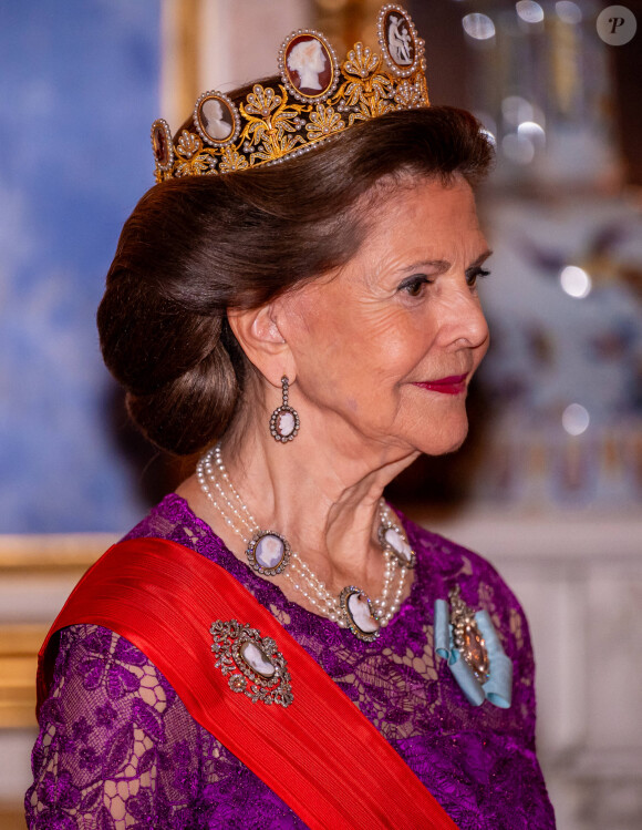 La reine Silvia de Suède - Dîner d'état en l'honneur du président Emmanuel Macron et de Brigitte Macron au Palais royal de Stockholm le 30 janvier 2024. 