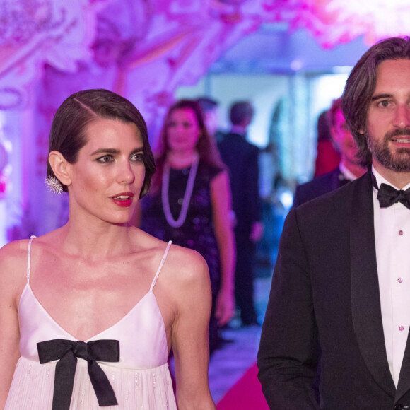 Notamment pour les grands événements comme le Bal de la Rose. 
Charlotte Casiraghi et son mari Dimitri Rassam lors du Bal de la Rose 2022 au Sporting Club de Monaco en faveur de la Fondation Princesse Grace le 8 juillet 2022. © Cyril Moreau / Pool Monaco / Bestimage 