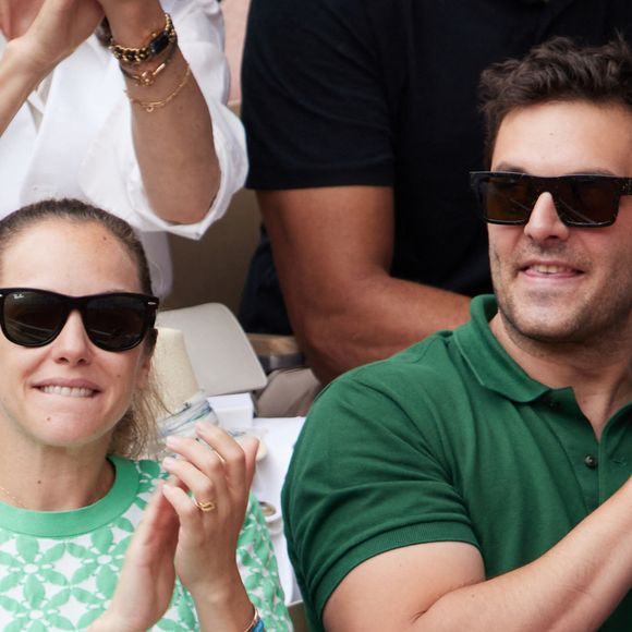 Pio Marmaï et sa compagne Charlotte Ranson (enceinte) - Tribunes des Internationaux de France de tennis de Roland Garros 2023 à Paris le 11 juin 2023. © Jacovides-Moreau/Bestimage