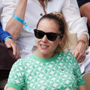 Pio Marmaï et sa compagne Charlotte Ranson (enceinte) - Tribunes des Internationaux de France de tennis de Roland Garros 2023 à Paris le 11 juin 2023. © Jacovides-Moreau/Bestimage