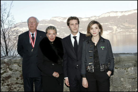 Le prince Emmanuel Philibert de Savoie, Clotilde Courau avec la princesse Marina Doria et le prince Victor-Emmanuel de Savoie assistent à une messe en hommage à Umberto II d'Italie et la reine Marie Jose le 19 mars 2005