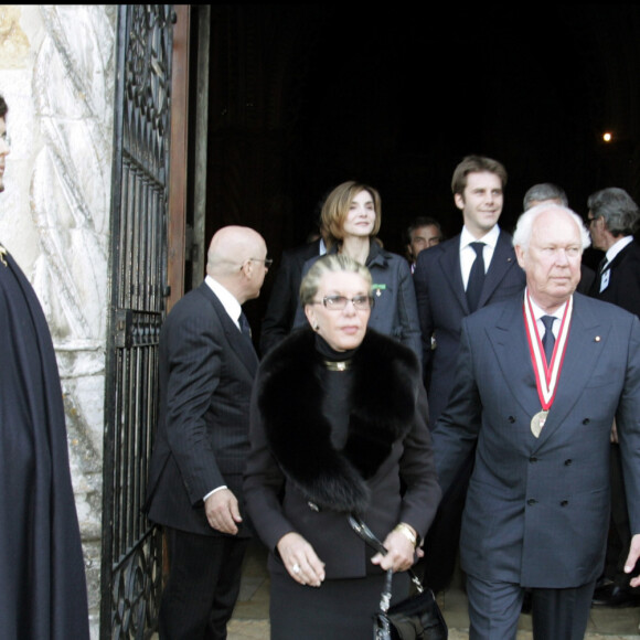 Le prince Emmanuel Philibert de Savoie, Clotilde Courau avec la princesse Marina Doria et le prince Victor-Emmanuel de Savoie assistent à une messe en hommage à Umberto II d'Italie et la reine Marie Jose le 19 mars 2005