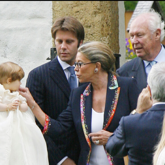 EXCLUSIF - NO CREDIT BAPTEME DE LE LUISA, LA FILLE DU PRINCE EMMANUEL PHILIBERT DE SAVOIE ET DE LA PRINCESSE CLOTILDE DE SAVOIE (CLOTILDE COURAU) A L' EGLISE DE LAUENEN PRES DE GSTAAD EN SUISSE. ETAIENT PRESENTS, VITTORIA, LA FILLE AINEE DU COUPLE AINSI QUE LE PRINCE VICTOR EMMANUEL DE SAVOIE, LA PRINCESSE MARINA DORIA ET DES PROCHES DE LA FAMILLE  EXCLUSIVE - NO CREDIT FOR GERMANY CALL FOR A PRICE BAPTISM OF LUISA, SECOND DAUGHTER OF PRINCE EMMANUEL PHILIBERT OF SAVOY AND PRINCESS CLOTILDE OF SAVOY IN LAUENEN NEAR GSTAAD (SWITZERLAND). ATTENDING THE CEREMONY WERE, VITTORIA (SISTER OF LUISA), PRINCE VICTOR EMMANUEL OF SAVOY, PRINCESS MARINA DORIA AND CLOSED FRIENDS OF THE FAMILY 