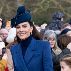 Heureusement, sa famille est là pour la soutenir ! 
Catherine (Kate) Middleton, princesse de Galles, la princesse Charlotte de Galles - Les membres de la famille royale britannique lors de la messe du matin de Noël en l'église St-Mary Magdalene à Sandringham, le 25 décembre 2023.