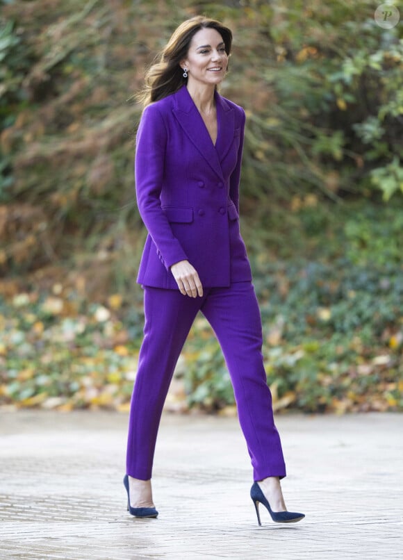 Catherine (Kate) Middleton, princesse de Galles arrive au Design Museum pour co-organiser l'événement avec le Centre de la Fondation Royale pour la petite enfance à Londres le 15 novembre 2023. 