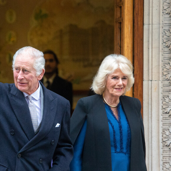 Il poursuivra également ses rencontres hebdomadaires avec le Premier ministre et les réunions mensuelles du Conseil privé. 
Le roi Charles III d'Angleterre et Camilla Parker Bowles, reine consort d'Angleterre, quittent la London Clinic à Londres, Royaume Uni, 29 janvier 2024, où le roi Charles avait subi une intervention pour une hypertrophie de la prostate. © Tayfun Salci/ZUMA Press/Bestimage 