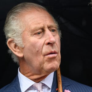 Le roi Charles III d'Angleterre visite une association sportive à Saint-Denis, le 21 septembre 2023. Camilla Parker Bowles, reine consort d'Angleterre, et Brigitte Macron ont joué au ping pong à cette occasion. Le couple royal britannique est en visite en France du 20 au 22 septembre 2023. © Eric Tscharn/Pool/Bestimage