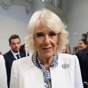 Le roi Charles III d'Angleterre et Camilla Parker Bowles, reine consort d'Angleterre, accompagnés de la première dame, Brigitte Macron, visitent une association sportive à Saint-Denis, le 21 septembre 2023. Camilla Parker Bowles, reine consort d'Angleterre, et Brigitte Macron ont joué au ping pong à cette occasion. Le couple royal britannique est en visite en France du 20 au 22 septembre 2023. © Eric Tscharn/Pool/Bestimage