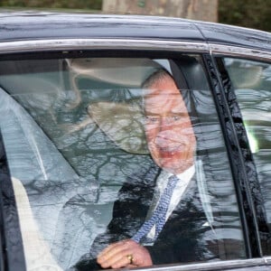 Le roi Charles III d'Angleterre et Camilla Parker Bowles, reine consort d'Angleterre partent en voiture de Clarence House à Londres pour prendre un hélicoptère pour Sandringham, le 6 février 2024.