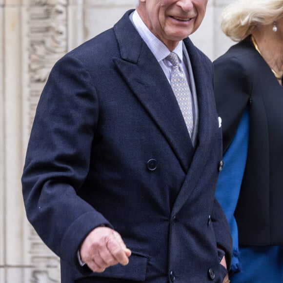 Le roi Charles III d'Angleterre quitte l'hôpital avec la reine consort Camilla après y avoir subi une opération de la prostate. Londres, le 29 janvier 2024. 