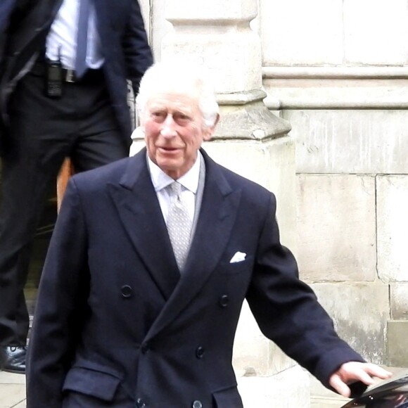 Charles III quitte l'hôpital après la chirurgie de sa prostate.