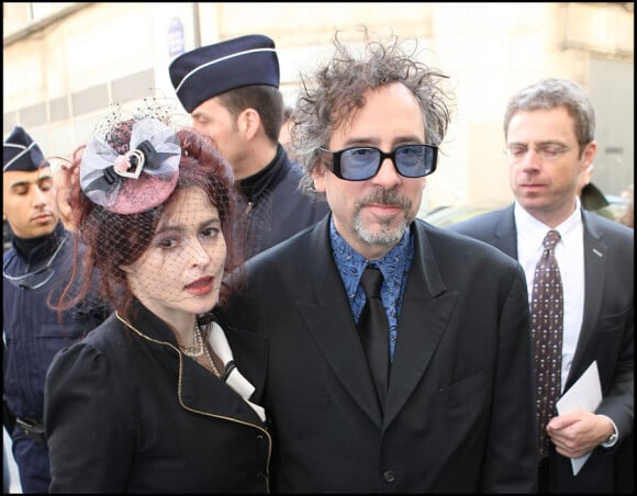 Helena Bonham Carter accompagne son bien-aimé Tim Burton assiste lors de sa remise d'insigne à Paris le 15 mars 2010 au ministère de la Culture