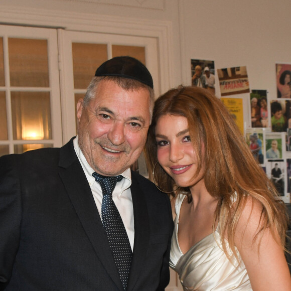 Exclusif - Jean-Marie Bigard et sa femme Lola Marois - Jean-Marie Bigard et Lola Marois lors de la cérémonie oecuménique à l'occasion du renouvellement de leurs voeux pour leur 10 ans de mariage. Le 27 mai 2021 © Coadic Guirec / Bestimage 