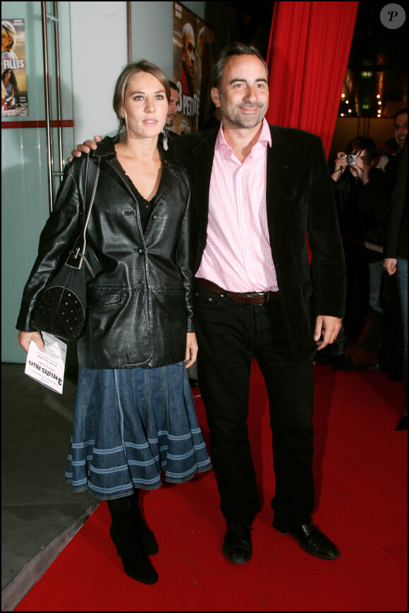 Mathilde Seigner et Antoine Duléry à l'avant-première du film "Trois petites filles" à Paris le 22 septembre 2004.