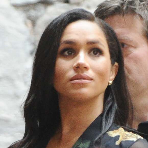 Meghan Markle s'est exprimée au sujet du site lancé avec Harry, Sussex.com
Le prince Harry, duc de Sussex, et Meghan Markle, duchesse de Sussex, enceinte quittent le théâtre Bristol Old Vic. à Bristol 