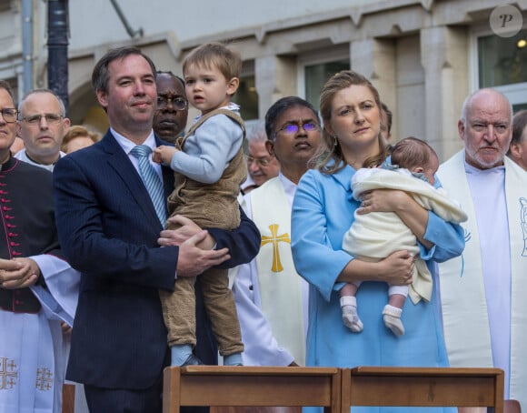 Le grand duc héritier Guillaume de Luxembourg avec son fils Charles, la princesse Stephanie de Luxembourg avec son fils François - Procession de clôture de l'Octave 2023 à Luxembourg après la messe pontificale le 14 mai 2023. 