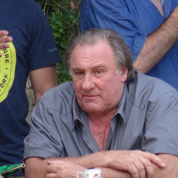 Exclusif - Gérard Depardieu - Tournage du film "La bonne Pomme" sous la direction de la réalisatrice Florence Quentin à Flagy près de Fontainebleau le 7 septembre 2016. Le duo Catherine Deneuve-Gérard Depardieu se reforme ainsi pour la 10ème fois sur grand écran.