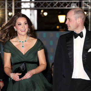 En effet, Kate Middleton est encore en convalescence suite à sa récente opération au niveau de l'abdomen
Le prince William et Catherine Kate Middleton la duchesse de Cambridge (enceinte) lors de la 71ème cérémonie des British Academy Film Awards (BAFTA) au Royal Abert Hall à Londres, le 18 février 2018. 