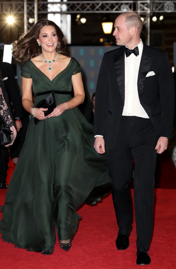 En effet, Kate Middleton est encore en convalescence suite à sa récente opération au niveau de l'abdomen
Le prince William et Catherine Kate Middleton la duchesse de Cambridge (enceinte) lors de la 71ème cérémonie des British Academy Film Awards (BAFTA) au Royal Abert Hall à Londres, le 18 février 2018. 