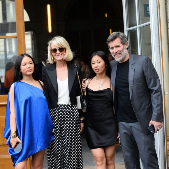 Jalil Lespert, Laeticia Hallyday et ses filles Jade et Joy à leur arrivée au mariage de Claude Lelouch à la mairie du 18ème à Paris. Le 17 juin 2023