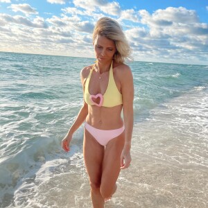 L'un d'eux a pointé du doigt son ventre et ses cuisses
Sylvie Tellier sublime à la plage, en bikini, à Miami, février 2024