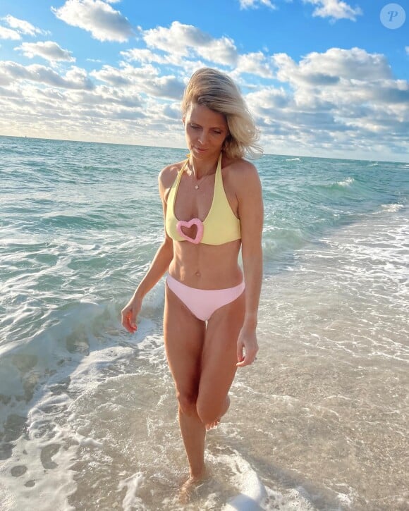 L'un d'eux a pointé du doigt son ventre et ses cuisses
Sylvie Tellier sublime à la plage, en bikini, à Miami, février 2024