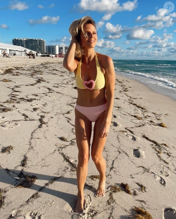 Pas de quoi déprimer la principale intéressée
Sylvie Tellier sublime à la plage, en bikini, à Miami, février 2024
