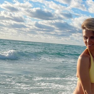 Sylvie Tellier sublime à la plage, en bikini, à Miami, février 2024