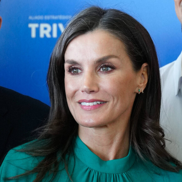De quoi plaire à ses fans qui ont été ravis de la retrouver lors de cette journée consacrée à la jeunesse.
La reine Letizia d'Espagne lors de l'annonce du lauréat du "Prix Fondation Princesse de Gérone 2024" dans la catégorie "Arts" au Centre des arts scéniques et de la musique (CAEM) à Salamanque le 20 février 2024. 