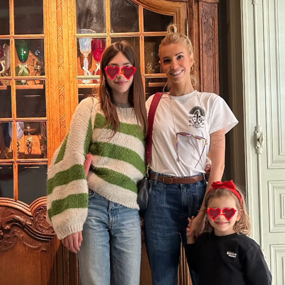 En témoigne cette photo instagram avec ses enfants.
Alexandra Rosenfeld et ses filles, Instagram.