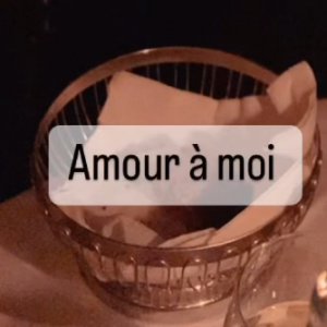 "Reine de la soirée" et "Birthday Queen" avec ses copines, Isabelle Ithurburu a eu droit à de belles surprises comme un beau bouquet de roses alors qu'elle dinait avec ses amies au restaurant Le Galopin.
Isabelle Ithurburu, Instagram