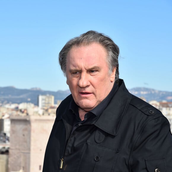 Gérard Depardieu durant le photocall organisé pour la présentation de la saison 2 de la série "Marseille" pour Netflix au Sofitel du Vieux Port à Marseille, le 18 février 2018. 8 nouveaux épisodes qui seront diffusés à partir du 23 février. © Bruno Bebert / Bestimage 