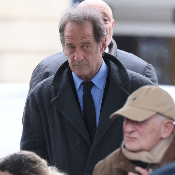 Pour récupérer une oeuvre d'art importante.
Vincent Lindon - Hommage national à Robert Badinter devant le ministère de la Justice sur la place Vendôme à Paris le 14 février 2024. © Dominique Jacovides/Bestimage