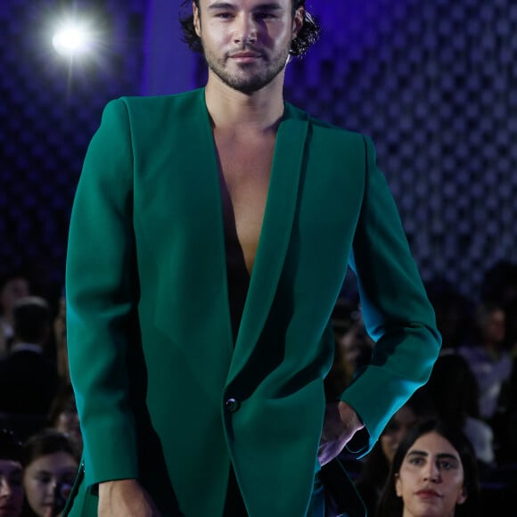 Et il s'est blessé lors d'un entraînement
Anthony Colette - Défilé de mode féminine prêt à porter Printemps/Été 2024 Pierre Cardin à l'Espace Niemeyer lors de la fashion week à Paris le 25 septembre 2023. © Christophe Clovis / Bestimage 