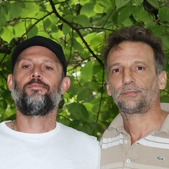 Nicolas Duvauchelle et Mathieu Kassovitz au photocall du film "Les Rois de la Piste" lors de la 16ème édition du festival du film francophone (FFA) de Angoulême, France, le 25 août 2023. © Coadic Guirec/Bestimage 
