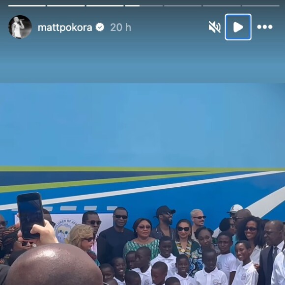 M Pokora à Abidjan pour assister à l'inauguration de la Nouvelle Case des Enfants, un foyer d'accueil crée par la Fondation Children Of Africa.