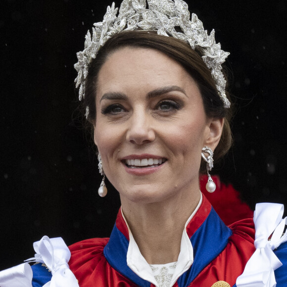 Il faut dire qu'elle est en convalescence privée depuis son opération. 
Catherine (Kate) Middleton, princesse de Galles - La famille royale britannique salue la foule sur le balcon du palais de Buckingham lors de la cérémonie de couronnement du roi d'Angleterre à Londres le 5 mai 2023. 
