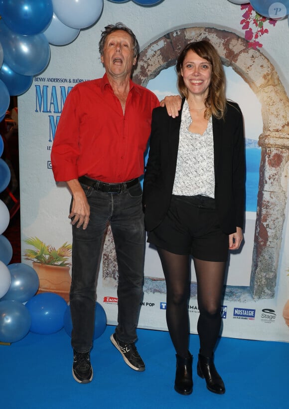 Antoine de Maximy et sa compagne Magalie Benet - Soirée de gala pour la première de la comédie musicale "Mamma Mia ! Le Musical" au Casino de Paris le 26 octobre 2023. © Coadic Guirec/Bestimage