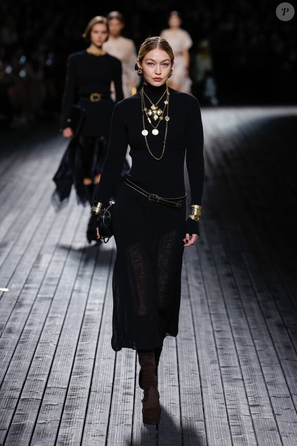 Gigi Hadid - Défilé Chanel mode femme automne / hiver 2024-2025 au Grand Palais Éphémère lors de la Fashion Week de Paris (PFW), à Paris, France, le 5 mars 2024.