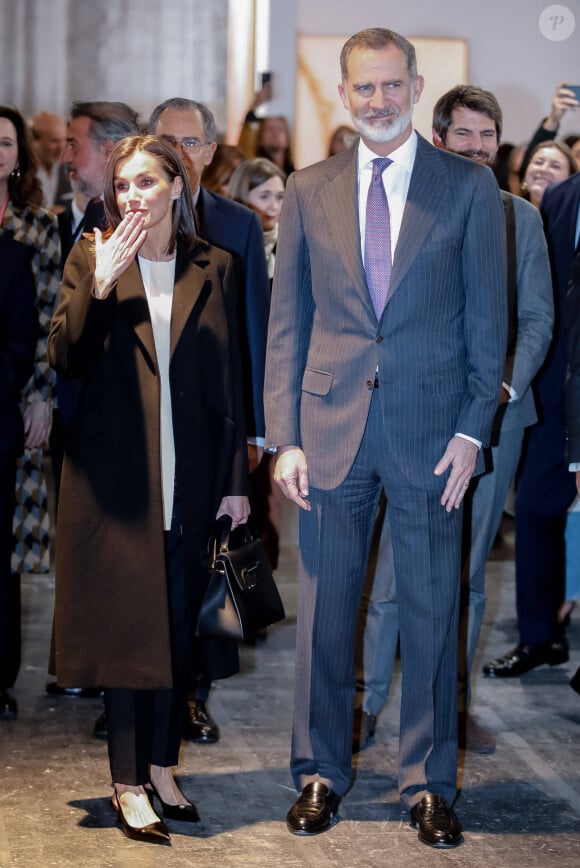 Toujours en compagnie de son mari Felipe, bien sûr ! 
Le roi Felipe VI et la reine Letizia d'Espagne lors de l'inauguration de l'ARCO (Salon d'Art Contemporain) à Madrid. Le 6 mars 2024 