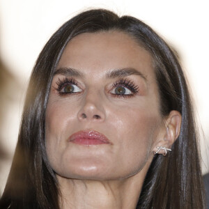 Letizia d'Espagne avait une tenue originale ce mercredi.
La reine Letizia d'Espagne lors de l'inauguration de l'ARCO (Salon d'Art Contemporain) à Madrid.