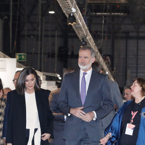 Une tenue parfaite pour une journée passée à un salon d'Art Contemporain. 
Le roi Felipe VI et la reine Letizia d'Espagne lors de l'inauguration de l'ARCO (Salon d'Art Contemporain) à Madrid. Le 6 mars 2024 